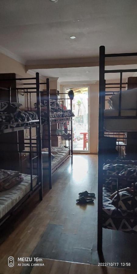 Every Day Lux Hostel Batumi Zewnętrze zdjęcie